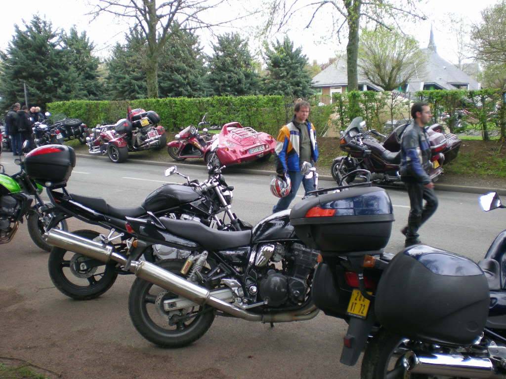 Précigné en Sarthe le monde du 3 roues...... DSCN3624