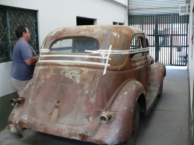 35 Ford Sedan 2dr en construcciòn P1010147