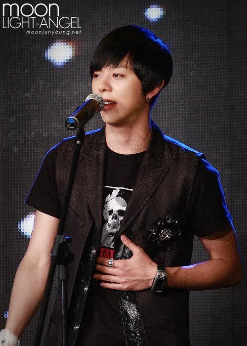 [PICS] Moon JunYoung [PERFORMANCE] Image28