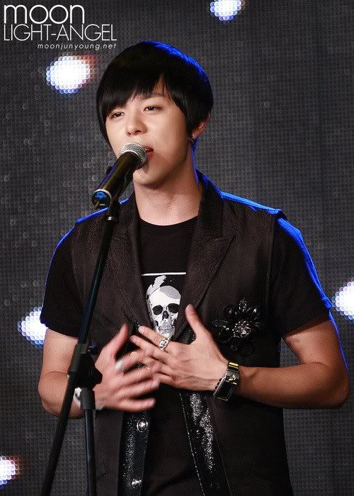 [PICS] Moon JunYoung [PERFORMANCE] Image29