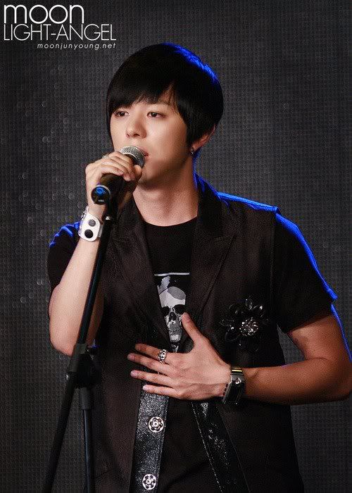 [PICS] Moon JunYoung [PERFORMANCE] Image30