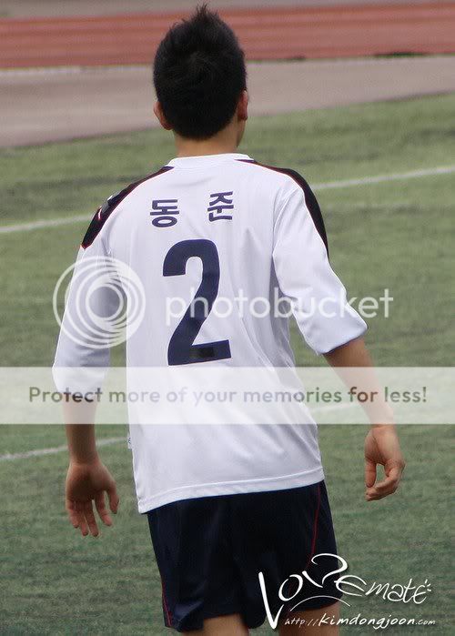 [PICS] Maknae jugando football (Idol United) Image81