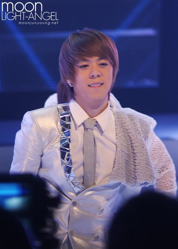 [PICS] Moon JunYoung [PERFORMANCE] Image1