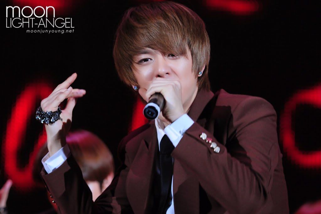 [PICS] Moon JunYoung [PERFORMANCE] Image72