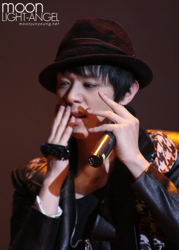 [PICS] Moon JunYoung [PERFORMANCE] Image100