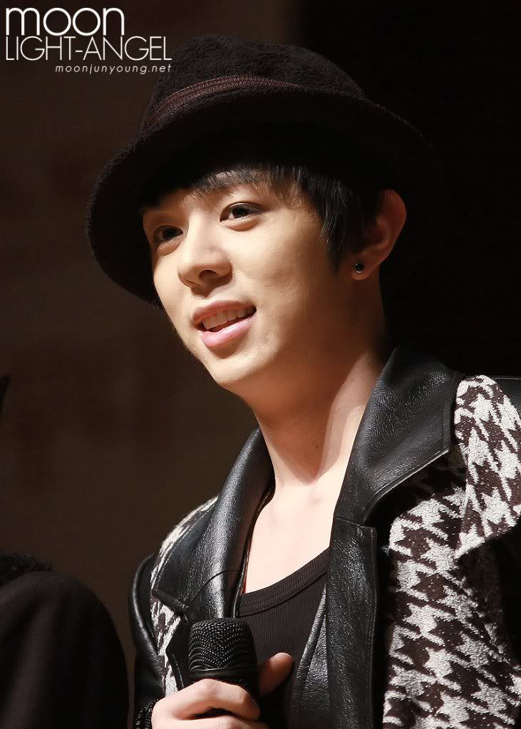 [PICS] Moon JunYoung [PERFORMANCE] Image102