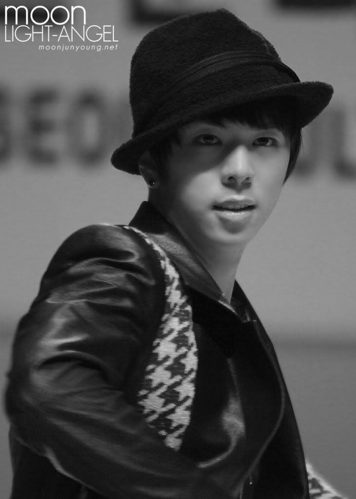 [PICS] Moon JunYoung [PERFORMANCE] Image104