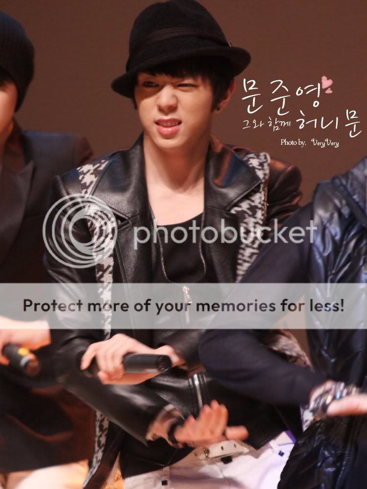 [PICS] Moon JunYoung [PERFORMANCE] Image111