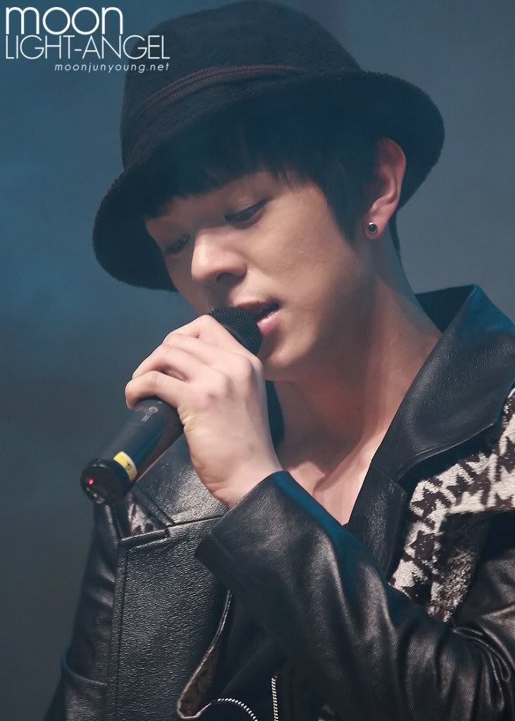 [PICS] Moon JunYoung [PERFORMANCE] Image95