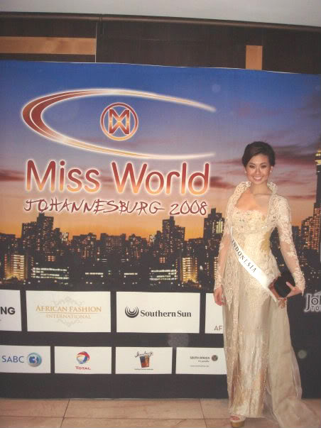 Miss World Indonesia - Sandra Angelia Sandradimissworldphamplet