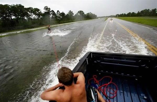 Funny Pics Highway-water-skiing