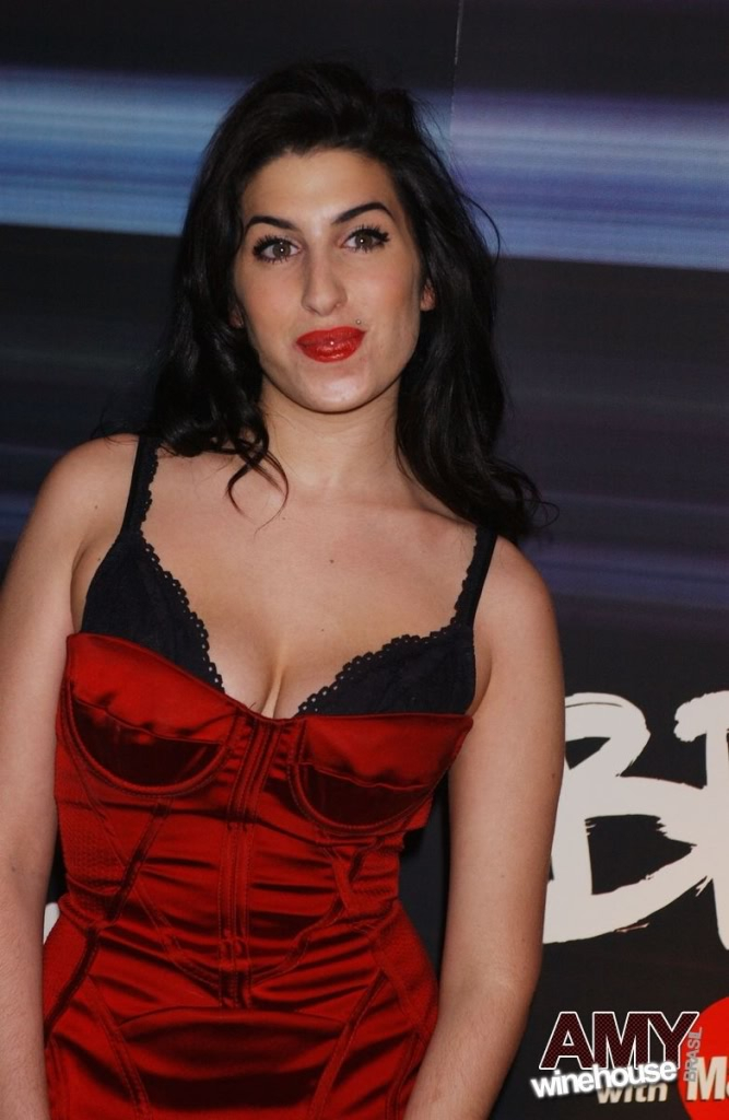 photos d'amy glamour - Page 2 53429_celebrity_city_Amy_Winehouse_