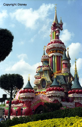 [STORIA DISNEY] La storia del nostro parco parigino - Pagina 2 Disneyland_paris_chateau_1993_21