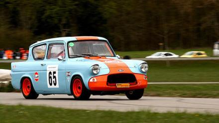 Ford Anglia a taller Ford_Anglia_Racing