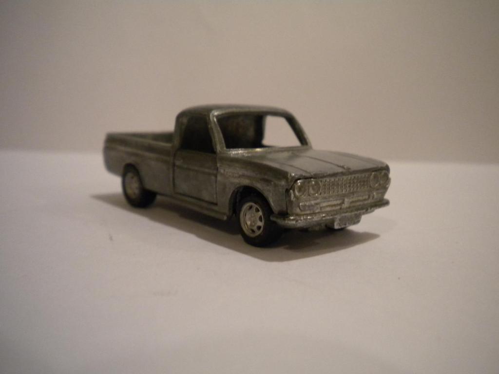 Datsun 1300 tomica  Imagen026-4