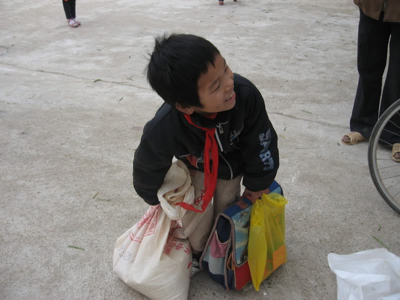 Tặng quà tết Tân Mão cho người nghèo ,ngày 25/1/2011 IMG_1091