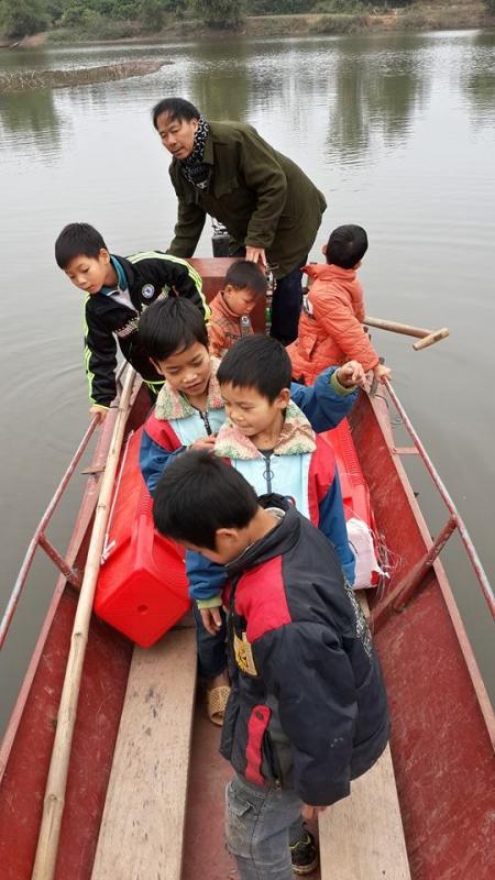 CHƯƠNG TRÌNH ÁO ẤM CHO EM VÙNG CAO LỤC NGẠN BẮC GIANG - Page 4 10407422_327715140765367_5013144666975210704_n