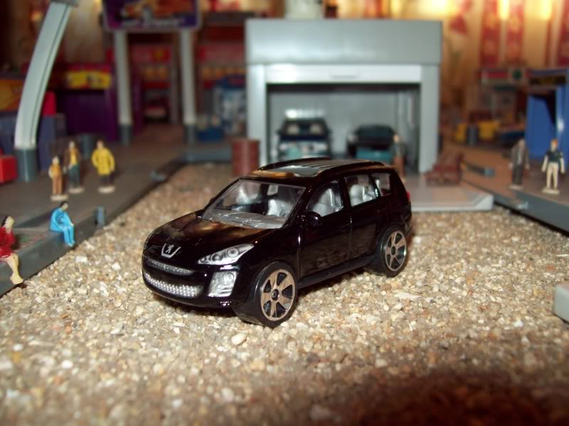 Novedades de mi colección Majorette (Peugeot 4007 y Citroen C Crosser) 000_0001-4