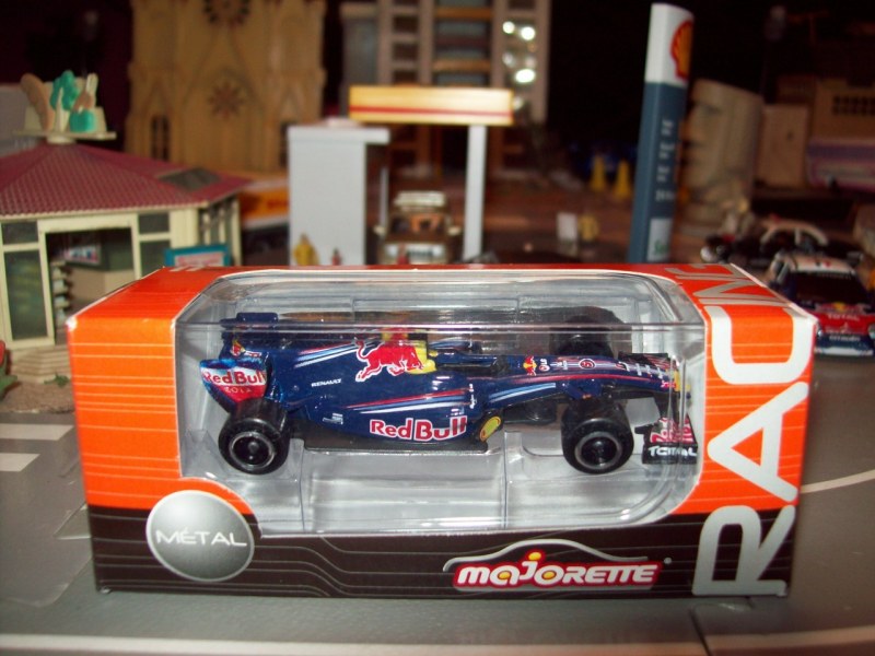 Museo del Autito presenta RENAULT RB6 WEB F1 - CITROEN C4 WRC RED BULL 009-2