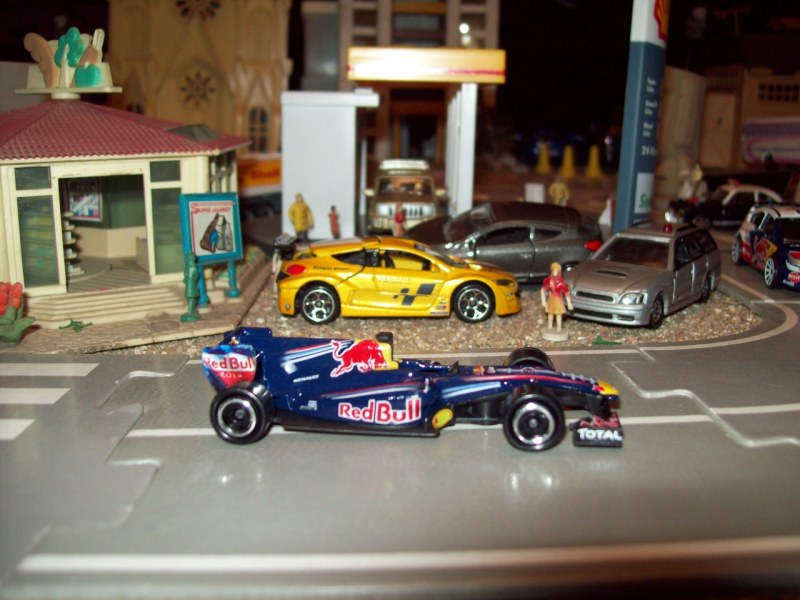 Museo del Autito presenta RENAULT RB6 WEB F1 - CITROEN C4 WRC RED BULL 012-1