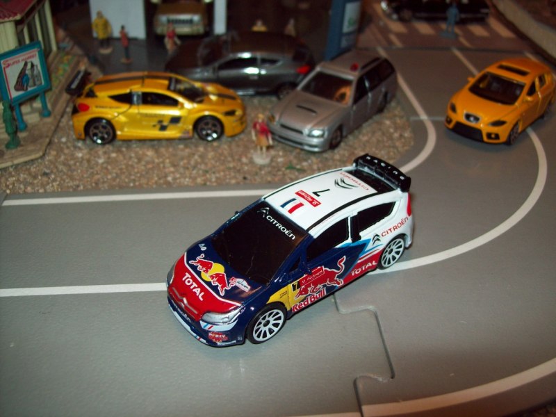 Museo del Autito presenta RENAULT RB6 WEB F1 - CITROEN C4 WRC RED BULL 019