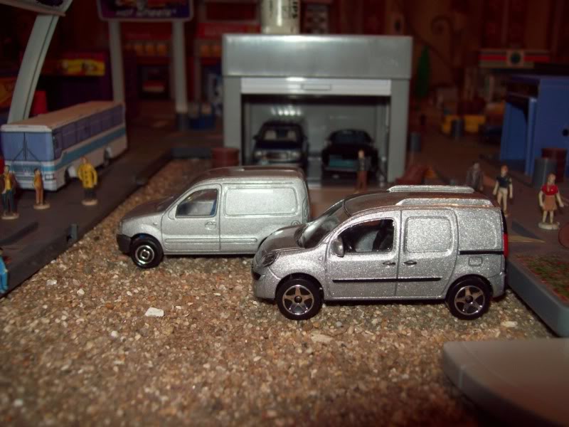 Novedades de mi colección Majorette (Subaru impreza, Renault Kangoo II, Daf) RENAULTKANGOO6