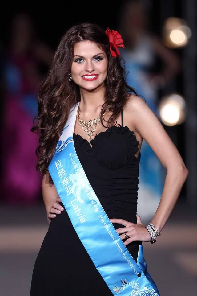 MISS BIKINI INTERNATIONAL 2010 - ROMANIA WINS! CC8C0587