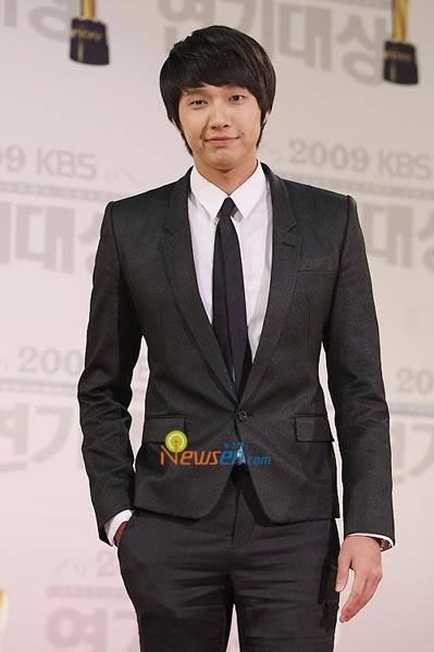 2009 KBS Oyunculuk Ödülleri Kbsa_jihyunwoo2