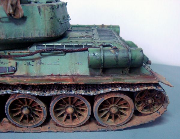 TANQUE  T- 34   Esc 1/35 DRAGON DSC07351