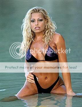 Special Annoucement + bikini contest Wwe-divas-trishstratus14