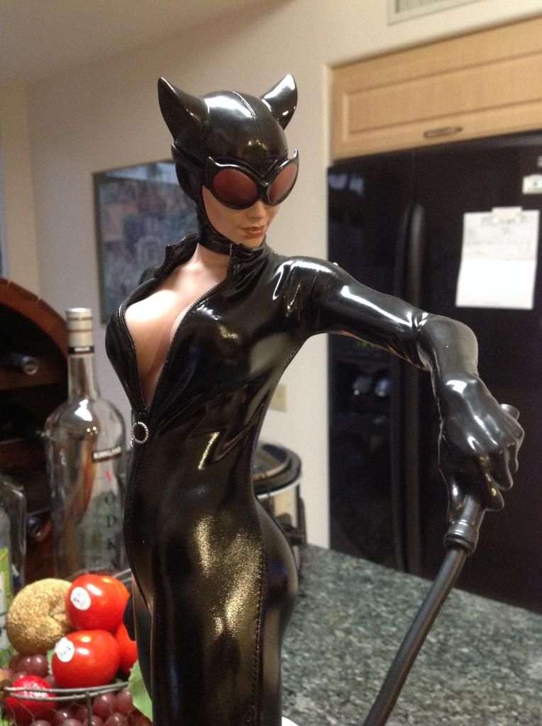 [Sideshow] Catwoman Premium Format Figure - LANÇADA!!! - Página 16 C03