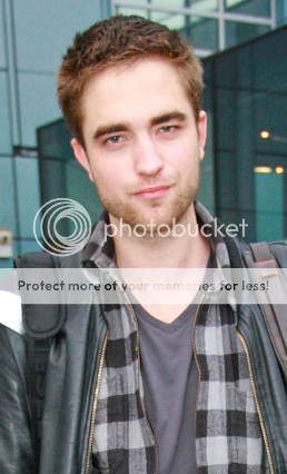 Robert Parttisson(Edward Cullen) Ewww