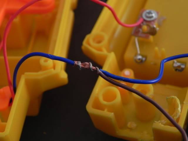 Nerf Barricade - Voltage increase, inbuilt voltmetre, safety removal DSCN3581