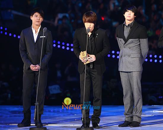 [AKP] 100506 SM Entertainment’s lawsuit against TVXQ trio begins May 7th Tvxqmama3