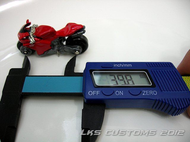 A real escala da DUCATI 1098R Hotwheels Size2_zps0377ac4d