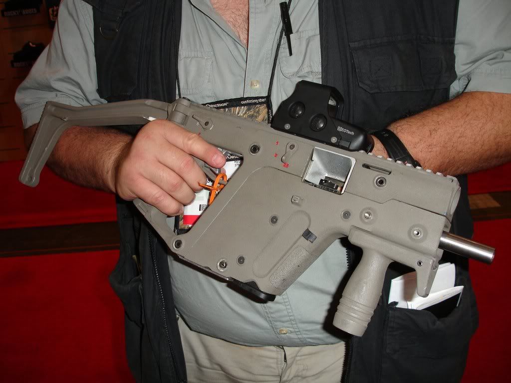 The Kriss .45 SHOTShow2007-KRISSSuperVSystemSubma