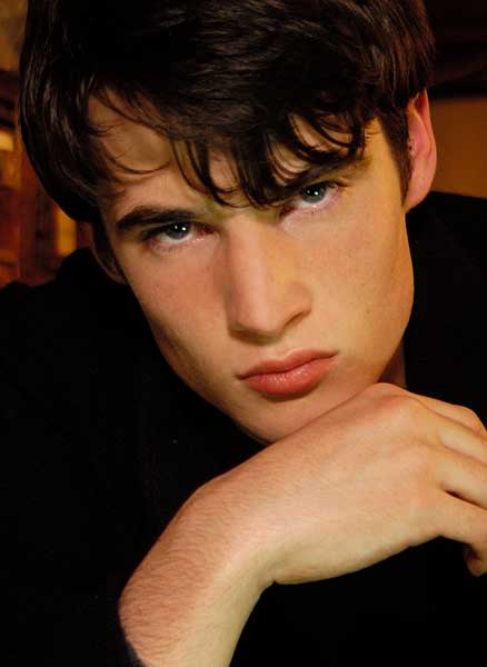 ficha de Edward Tom_sturridge