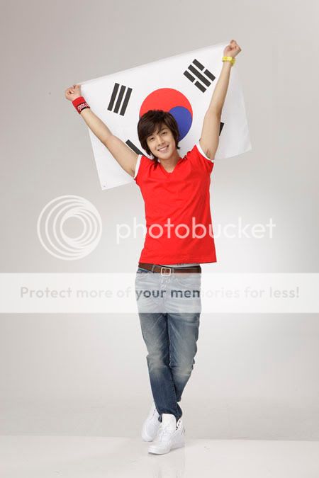 2010 - Kim Hyun Joong nueva foto de “Samsung Card” Copa del Mundo 2010 -eventos de promoción 2010060810441704577_1