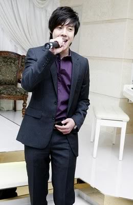 Más fotos de Kim Hyun Joong en el casamiento de su tío. HJL_web001