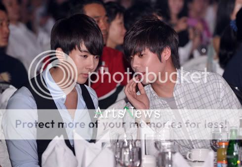 [Photo 2010/07/16] SS501 Kim Kyu Jong and Kim Hyung Jun @ COVER KOREA VIVITO Launching party HJBKJ_VIVITO001