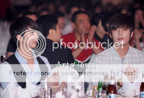 [Photo 2010/07/16] SS501 Kim Kyu Jong and Kim Hyung Jun @ COVER KOREA VIVITO Launching party HJBKJ_VIVITO003