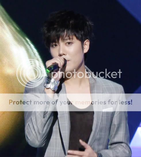 Kim Kyu Jong en MBC Music Core 5/6/10 KJ_musicoresnap001