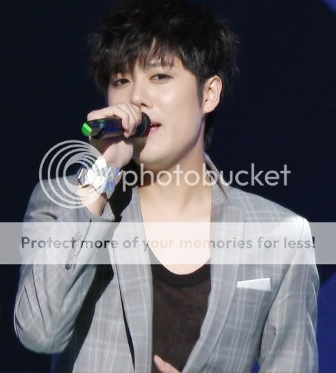 ss501 - Kim Kyu Jong en MBC Music Core 5/6/10 KJ_musicoresnap003