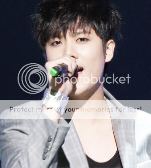 ss501 - Kim Kyu Jong en MBC Music Core 5/6/10 KJ_musicoresnap007