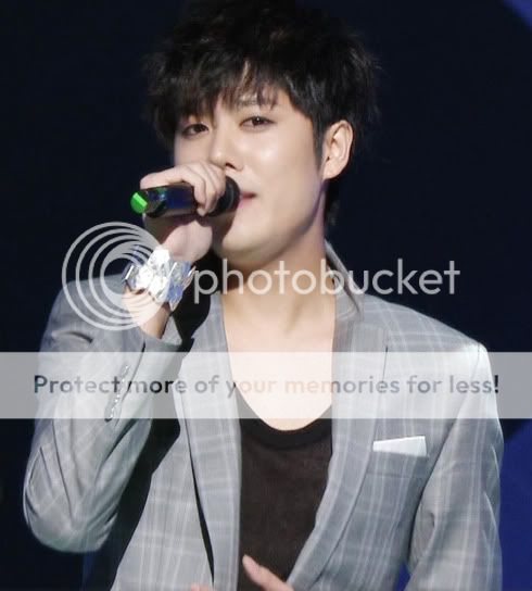 ss501 - Kim Kyu Jong en MBC Music Core 5/6/10 KJ_musicoresnap011