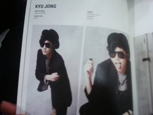 Scans de Kyu Jong en álbum DESTINATION – Edición especial + àutografo de Jung Min KJ_techsign005