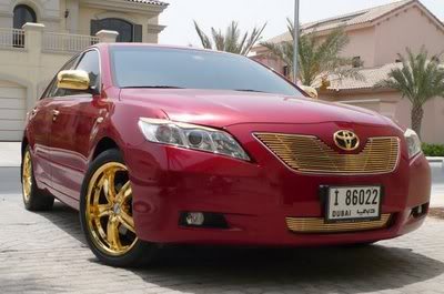 ســيــارة مـزيـنــه بــالـذهـب GOLD-pLATED-cAMRY-0