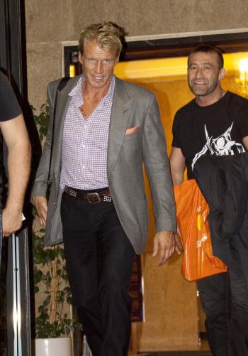 Dolph Lundgren le premier a arriver sur les lieux du tournage Expendables 2 A_knwcpy