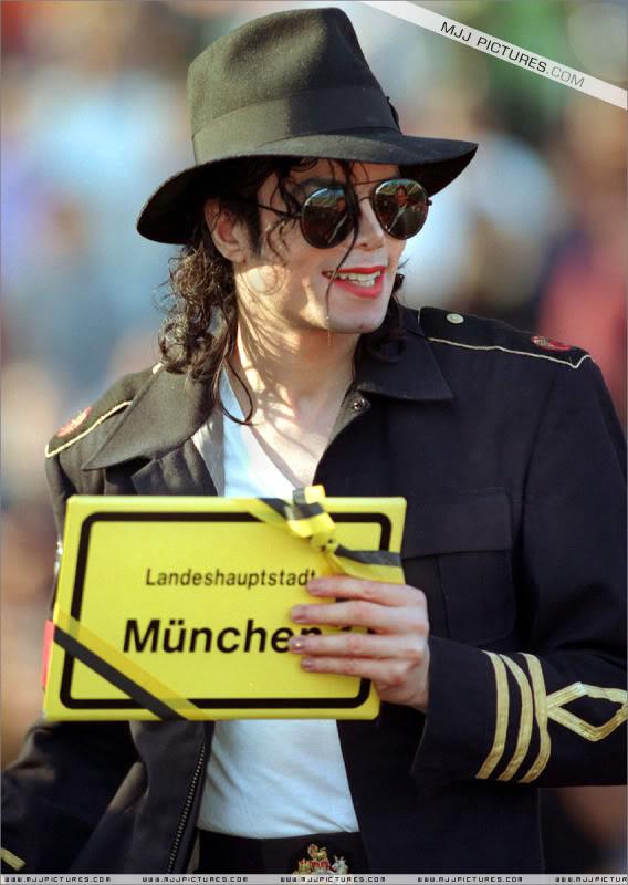 Press - 1997- Press Conference At The Munich Olympic Stadium (Germany) 006-47