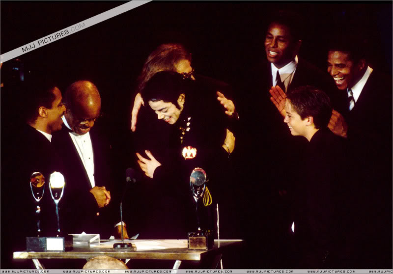 1997- The 12th Annual Rock And Roll Hall Of Fame 007-59